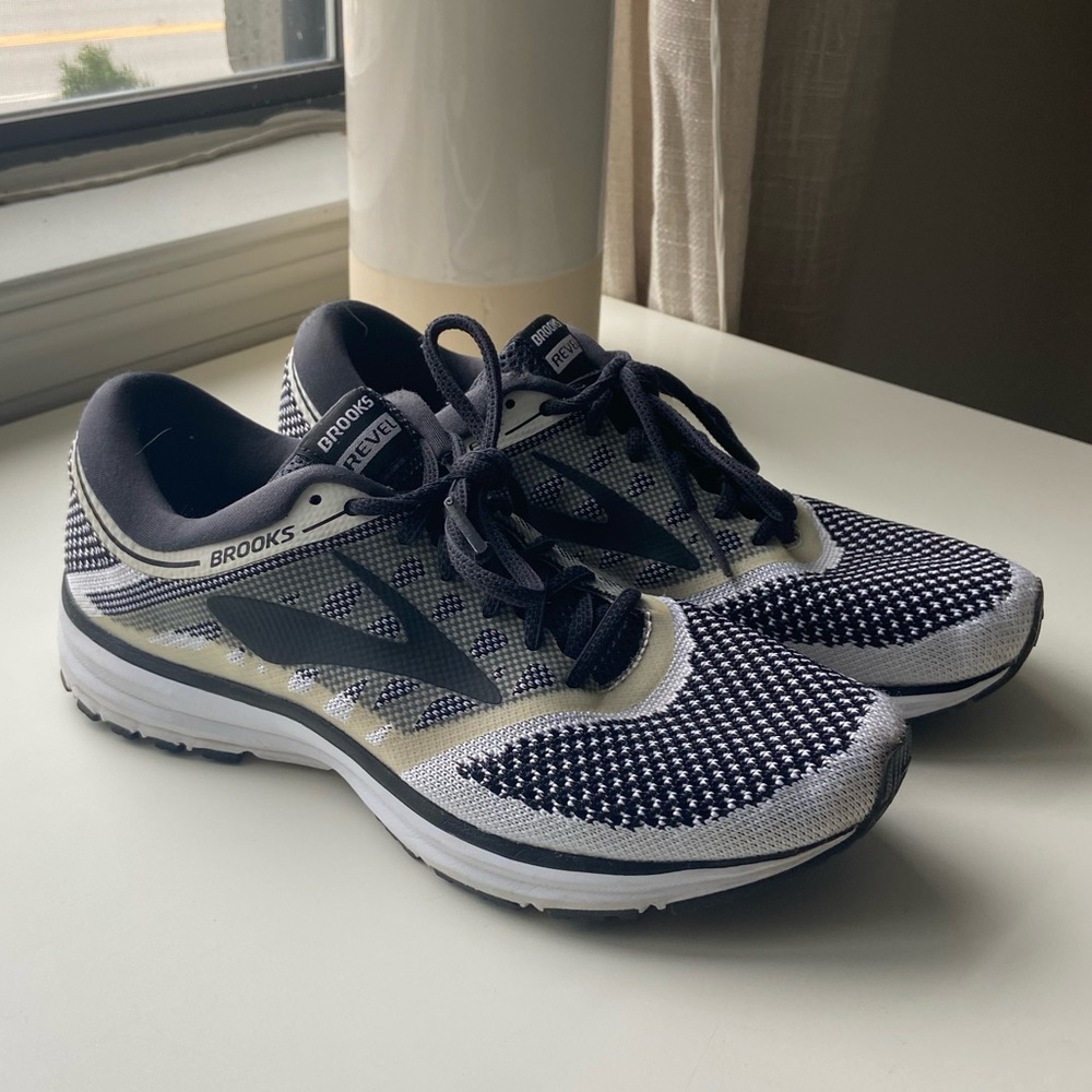 Brooks DNA Revel running shoe size 8.5 - great condition!